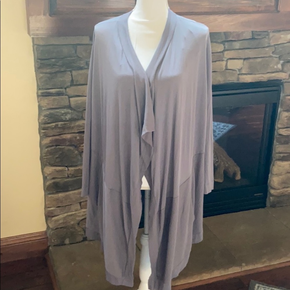 Anne Klein wrap around top with pockets si…